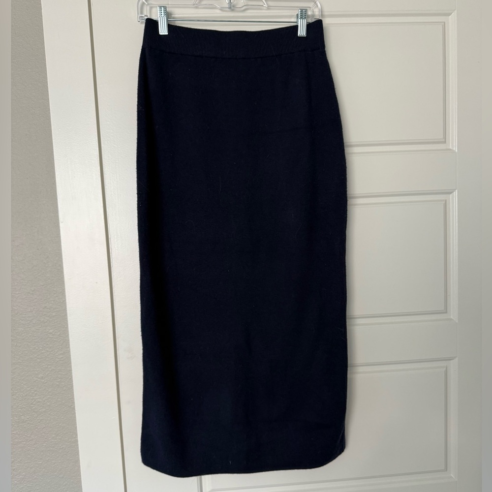 Elegant Navy MIDI Pencil Skirt